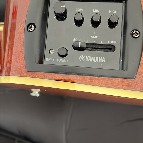 Yamaha Classic guitar - Picture 6 of 7